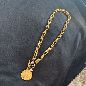 Chic Gold Pendant Necklace